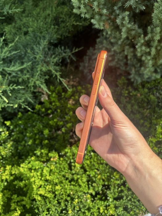 iPhone 17 pro max Cosmic Orange