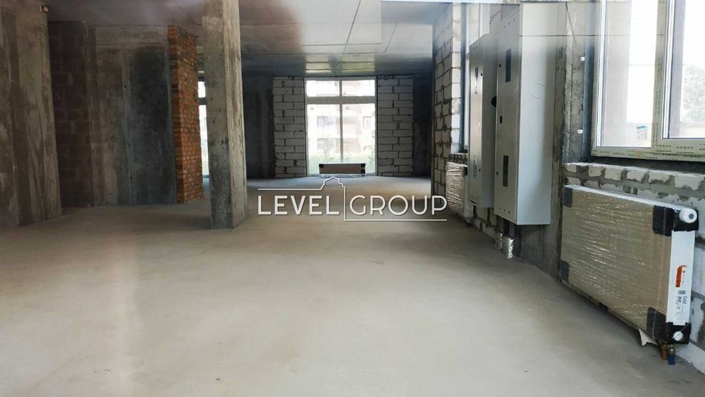 Продаж фасадного комерційного приміщення  ЖК Варшавський 1