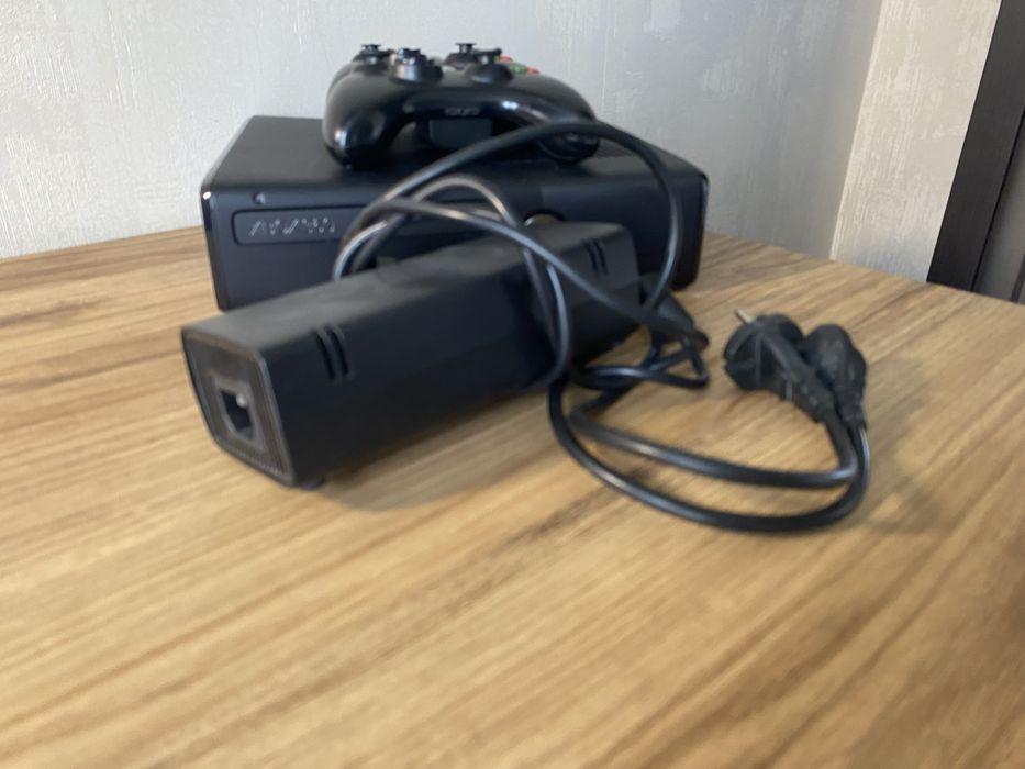 Продам Xbox 360 S