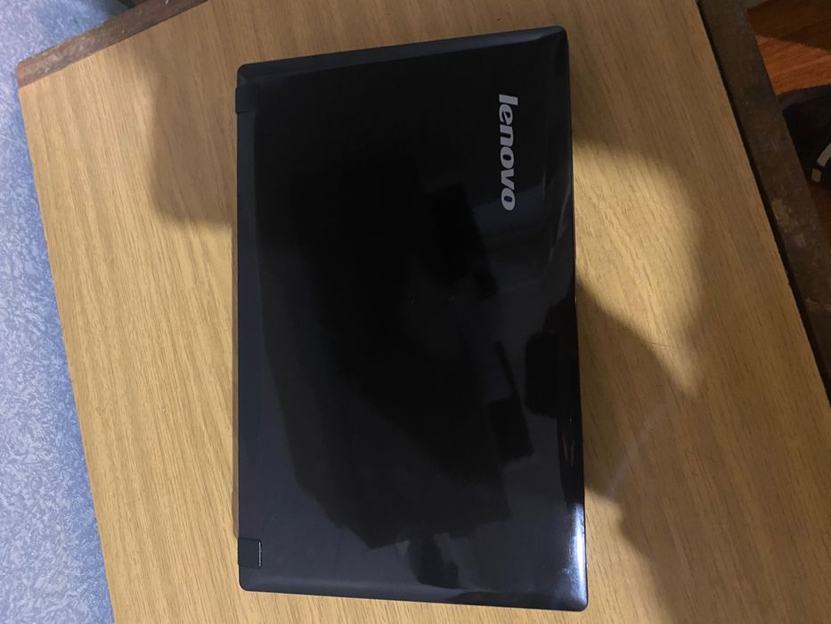 нетбук lenovo S10-3 як новий.