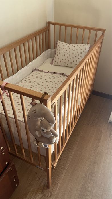 Berço + colchao + roupa de cama