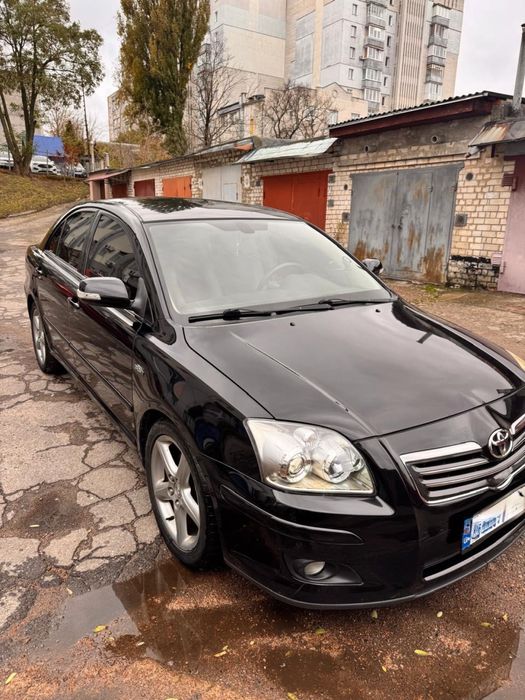 Продам Toyota  автомобіль в гарному стані. Тог біля капоту. Прошу перекупи не телефонуйте. Не займайте свій час та мій. Вас дуже багато.