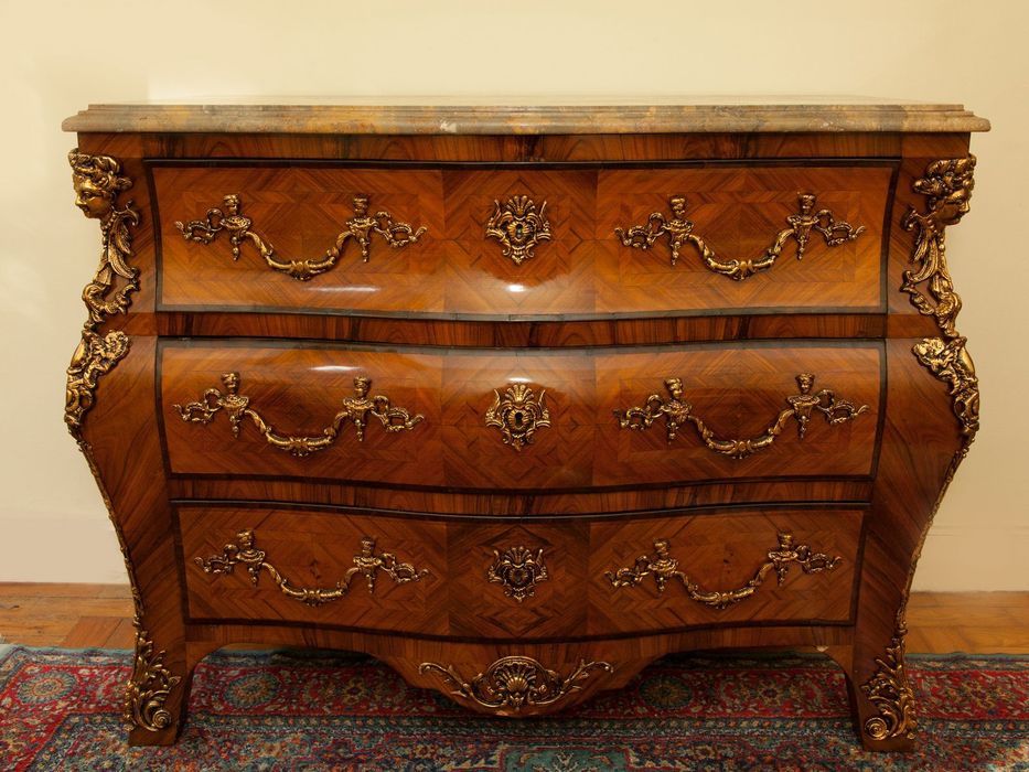 Recolha de recheios, acervos e lotes de antiguidades e outros