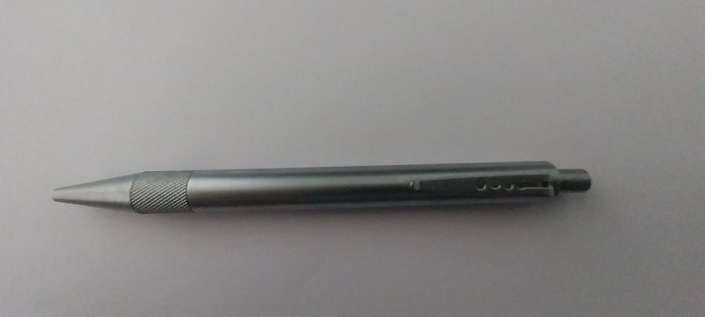 Canetas metalicas novas