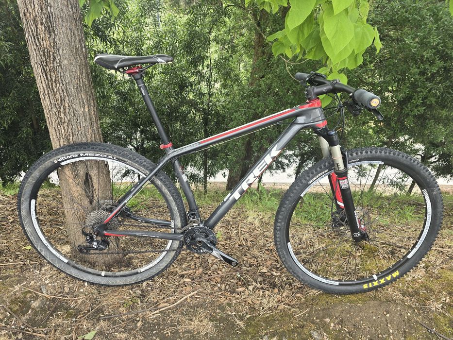 Btt trek carbono 29 m com reba