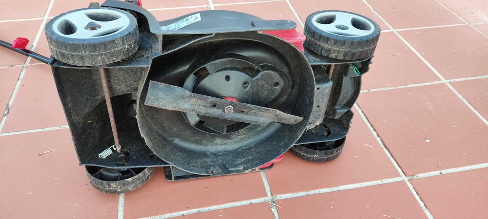 Cortador de relva bosch arm 32