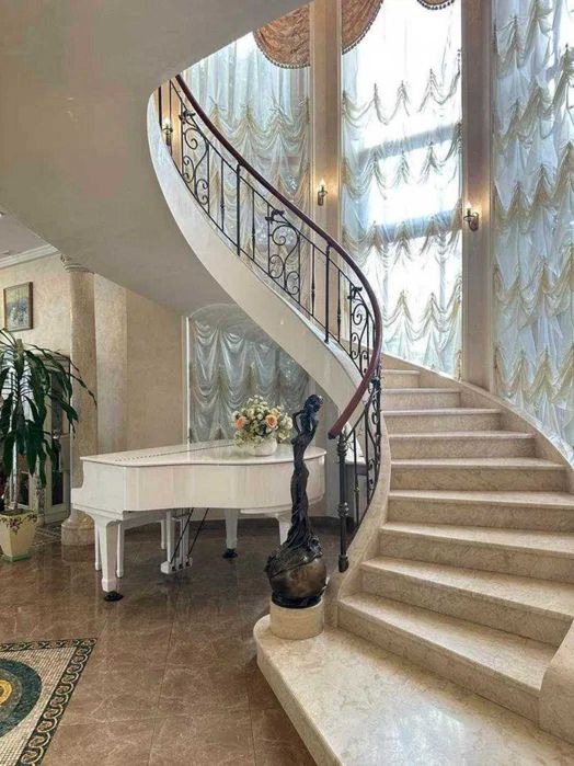 Розкішна італійська вілла біля моря • Басейн, лазня, гараж,21 сотка