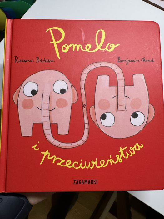 Książka, Pomelo i przeciwieństwa