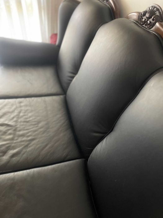 Sofá Preto em Pele