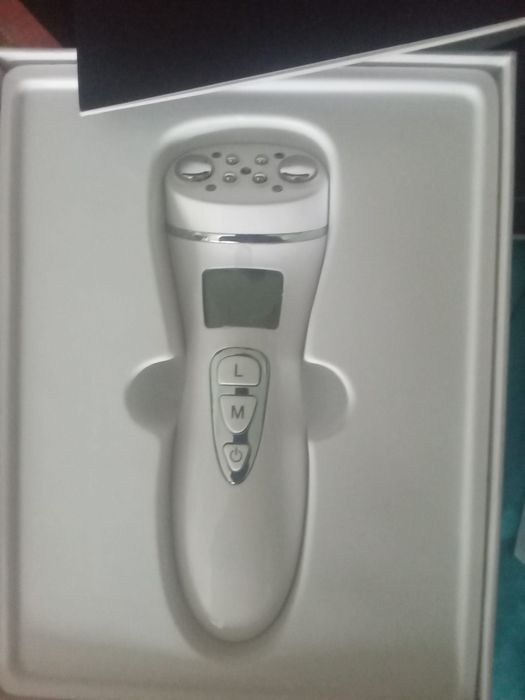 Blooming Skin  Conceito de rejuvenescimento ...