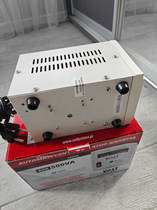 Продам стабилизатор напряжения Volt Polska AVR 500 VA 8-11 %
