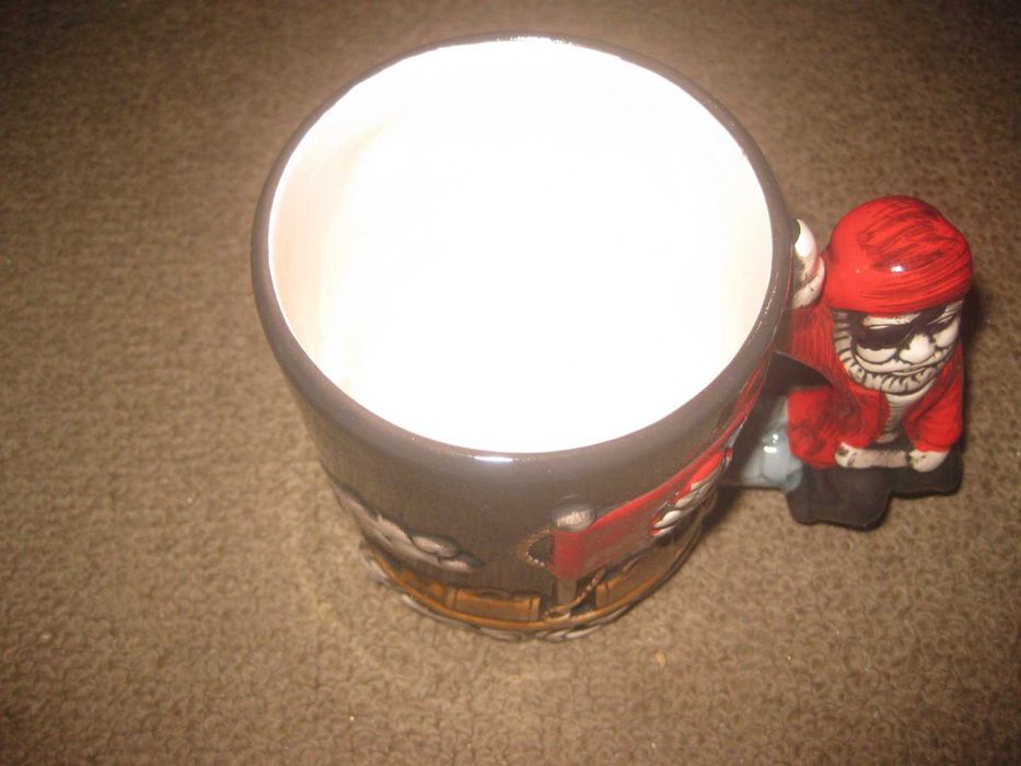 Caneca "Piratas das Caraíbas" Nova!