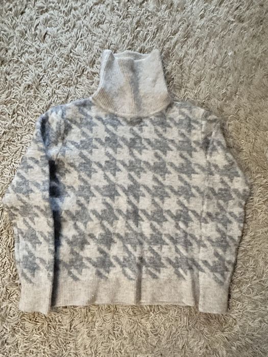 Тепла светр від H&M