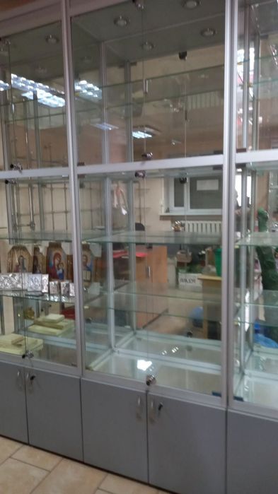 Витрины для магазинов, торгово-выставочное оборудование
