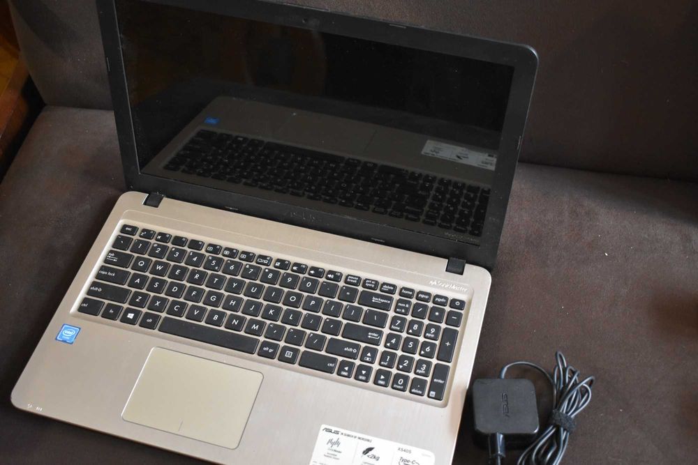 Laptop Asus x540s.