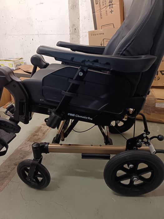 Cadeira de Rodas Rea Clematis Pro