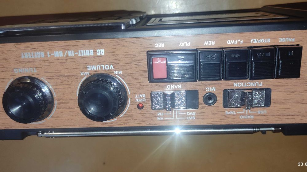 Кассетный магнитофон AM/FM MP3 с функцией записи Knstar FP-319U новый.