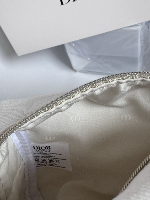 Біла косметичка Dior