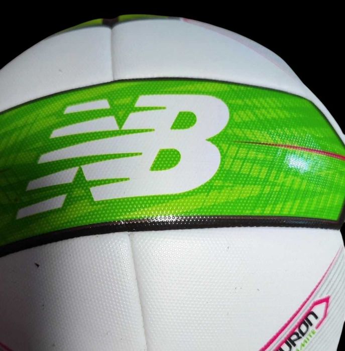 Piłka nożna new balance nowa