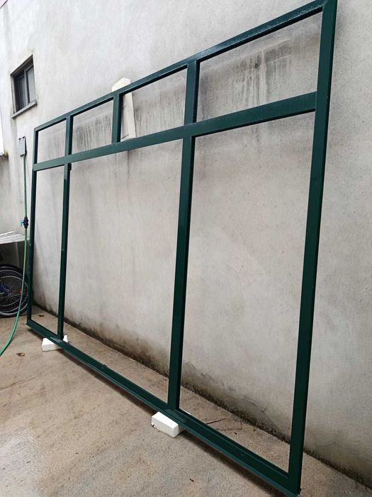 Sacada em alumínio (Câmara Europeia)