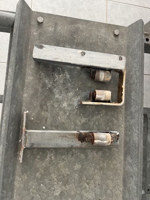 VENDO Portão/Gradeamento com rodas e Porta