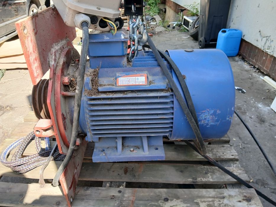 Silnik 3fazowy 380v 42.9kw z przeniesieniem napedu