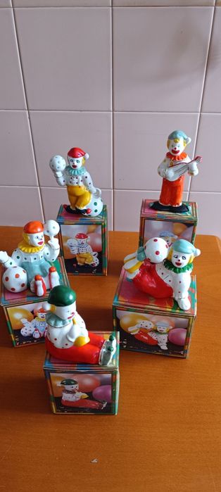 Várias peças em porcelana