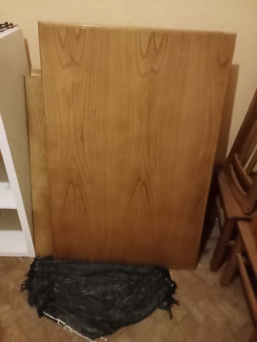 Mesa em pinho  com 4 cadeiras