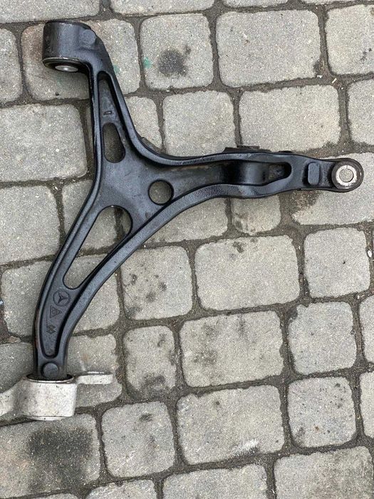 Wahacz przedni dolny prawy Mercedes ML W164