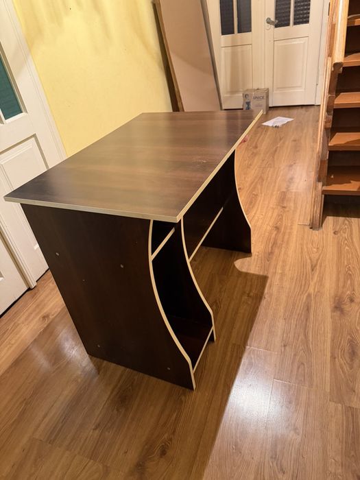 продам комп'ютерний стіл