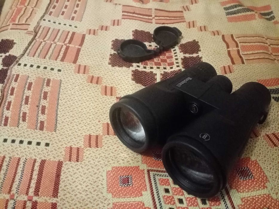 Міцний бінокль з культової серії Bushnell Legend