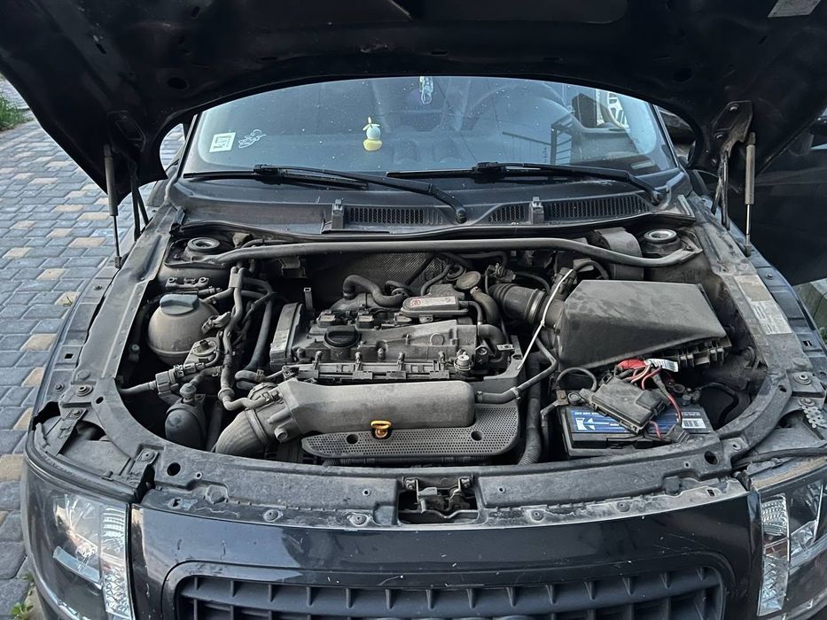 Продам AUDI  TT  1999