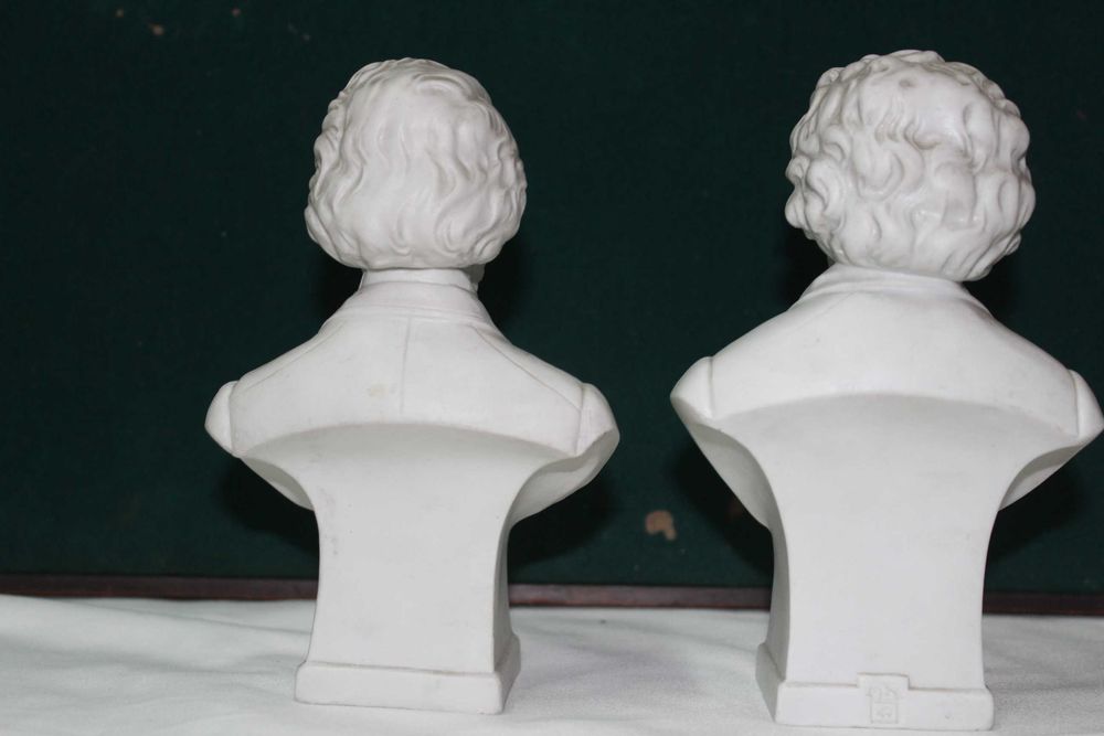 conjunto 2 bustos em porcelana  Biscoit, figuras de Beethoven e Wagner