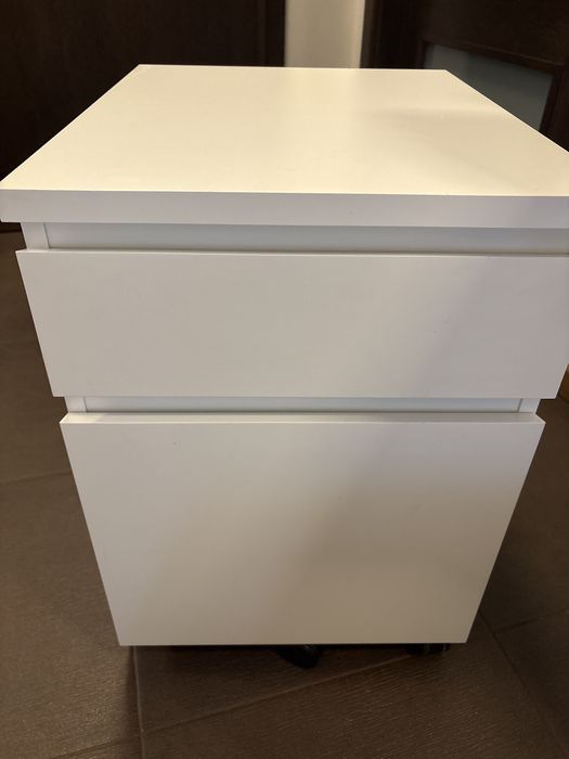 Kontenerek ikea Malm na kolkach