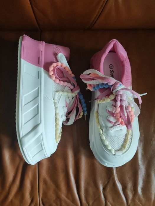 Sneakersy na platformie