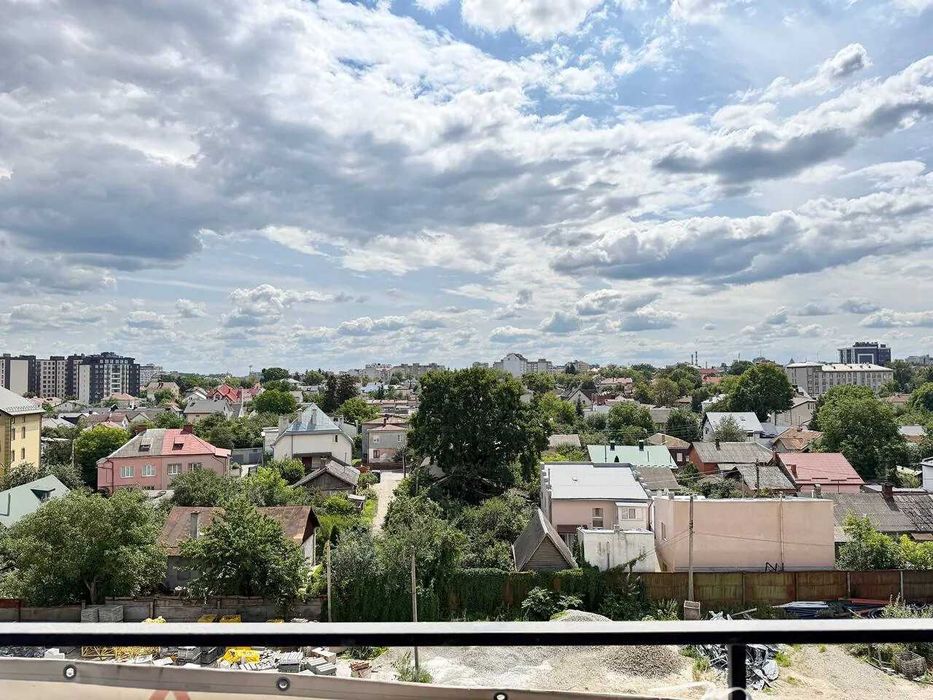 Дизайнерська однокімнатна з балконом в Family Plaza
