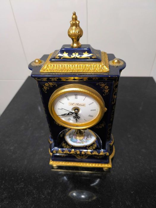 Relógio de mesa limoges, vintage, de porcelana azul cobalto.