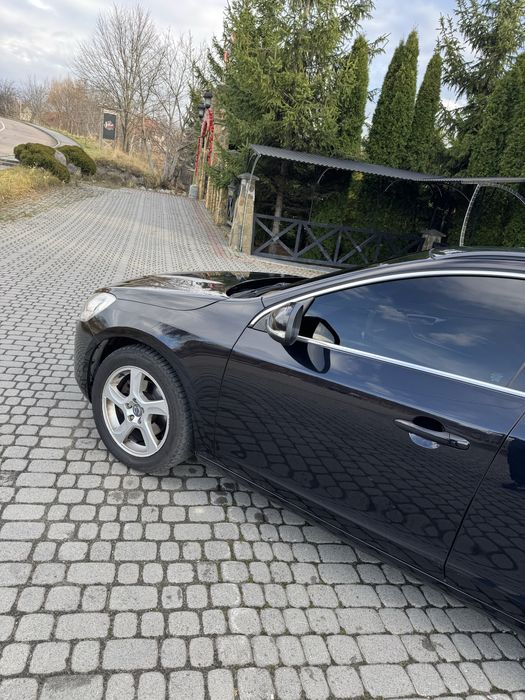 Продам VOLVO V60 Дизель