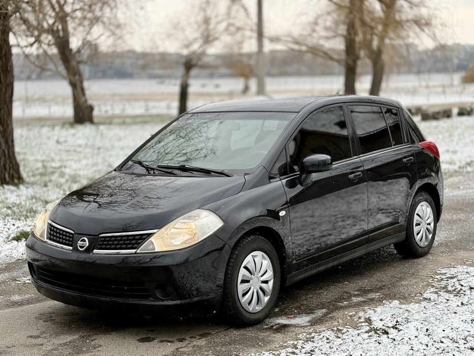 Автомобіль у дуже гарному стані. По кузову немає ніяких нарікань, пороги та днище повністю ціле. Салон чистий не затертий, кожна кнопочка працює. Двигун працює рівно та дуже економно. АКПП: без зауважень, перемикає вчасно та плавно. Ходова частина без зайвих стуків. Кондиціонер працює. З документами порядок.