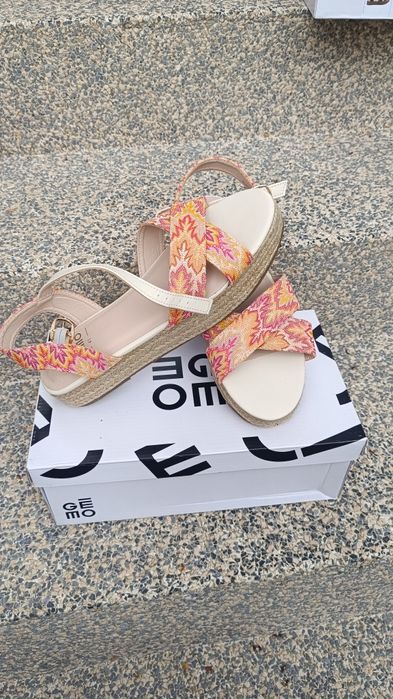 Sandálias gemo novas