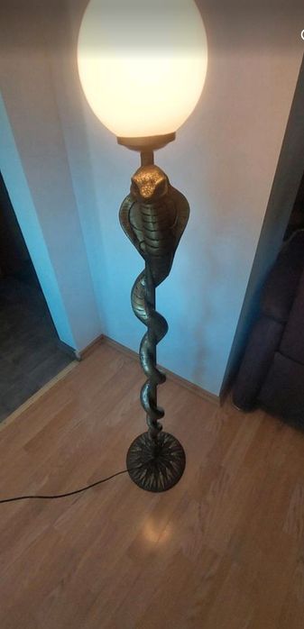 Efektowna lampa podłogowa Wąż Kobra 125 cm metalowa retro