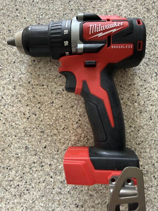 Бесщеточная дрель/ дриль /шуруповерт Milwaukee M18 CBLDD-0 (2801-20) BRUSHLESS