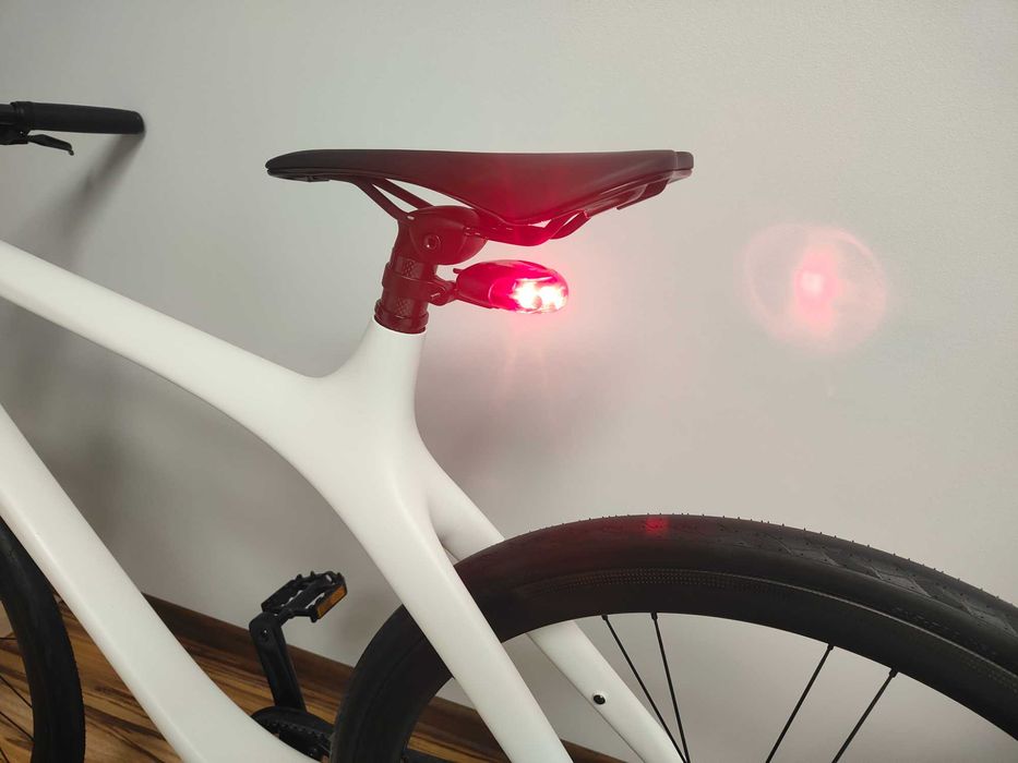 Rower elektryczny Gogoro Eeyo 1s z włókna węglowego