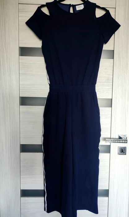 Elegancki kombinezon M z lampasami