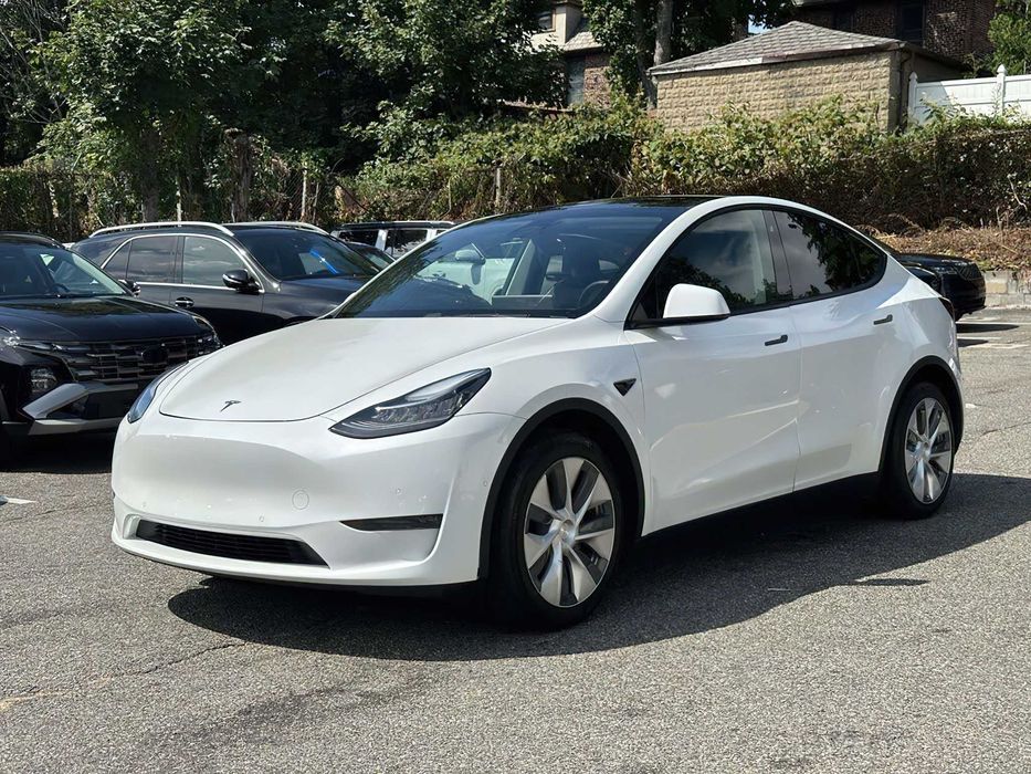 Tesla Model Y      2021