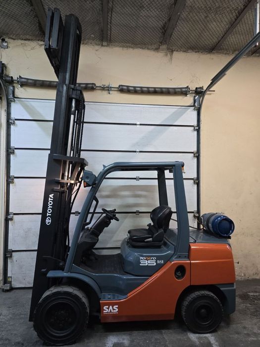 Навантажувач вилковий, газовий 3.5 тонн
Toyota 02-8FGJF35