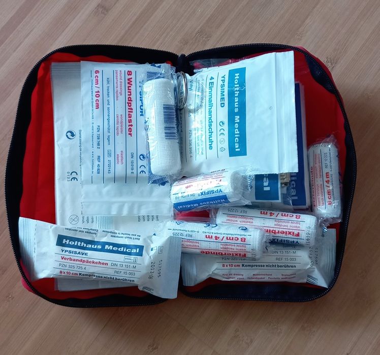 Аптечка в автомобіль.