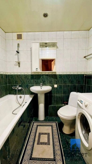 Продам большую 3 комн. квартиру 61 м2 ул.Независимости (Титова)