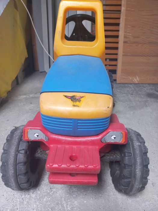 Traktor na pedała dziecięcy. Sprawny technicznie,.