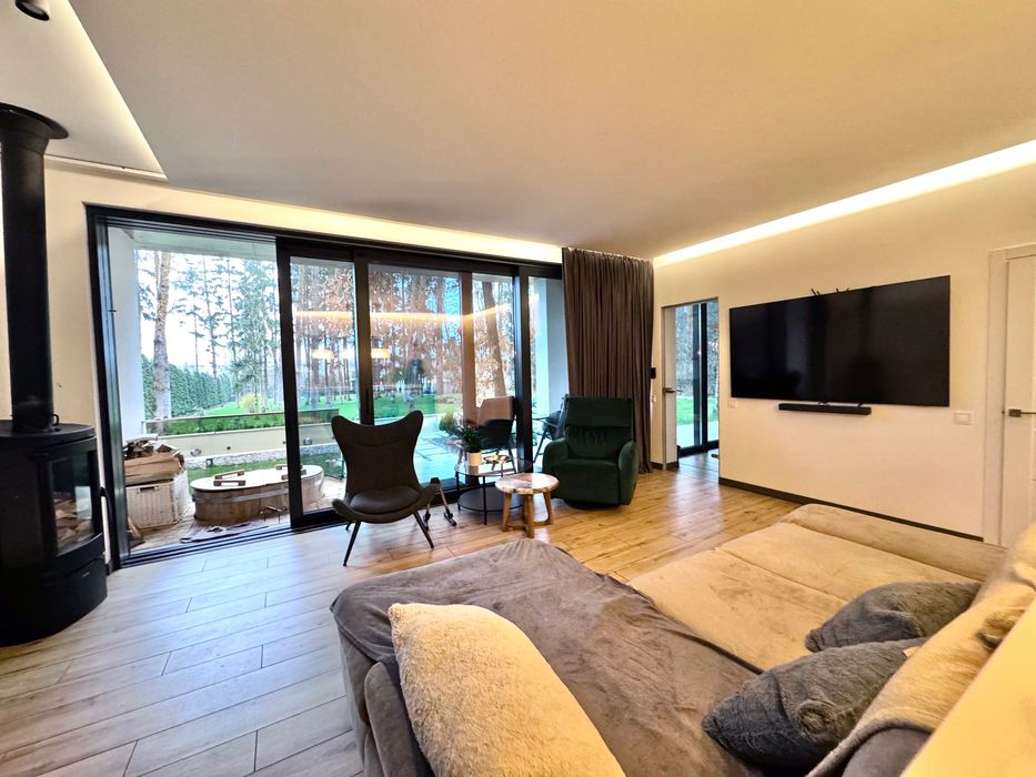 Оренда вишуканого будинку на закритій території з басейном Тарасівка